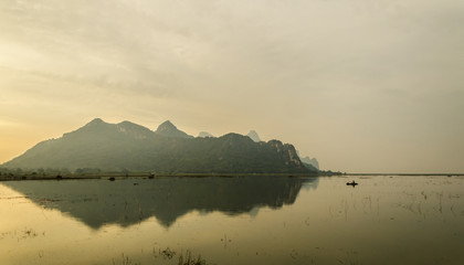 100句英语句子（谚语和名言一共一百句）<带中文翻译>