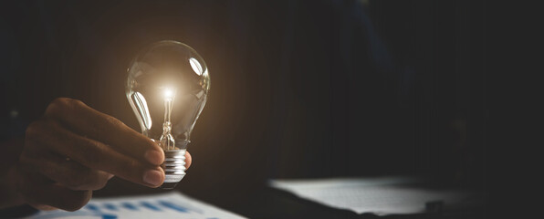 你爱的不是我,你心里还藏着谁,你爱的不是我,是否是我错了,是什么歌里的？